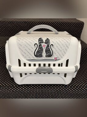 Never used! Small Pet Cat Dog Carrier 20x12x12 Moderna “Cats in Love” Runner NWT